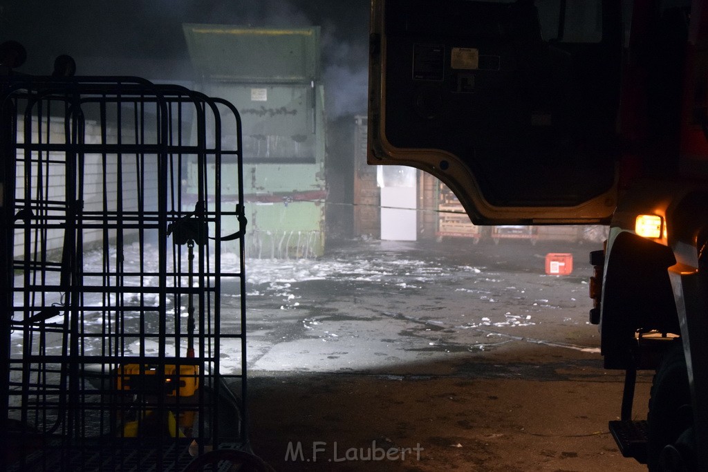 Feuer Papp Presscontainer Koeln Hoehenberg Bochumerstr P172.JPG - Miklos Laubert